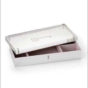 kate spade new york
Key Court Jewelry Box